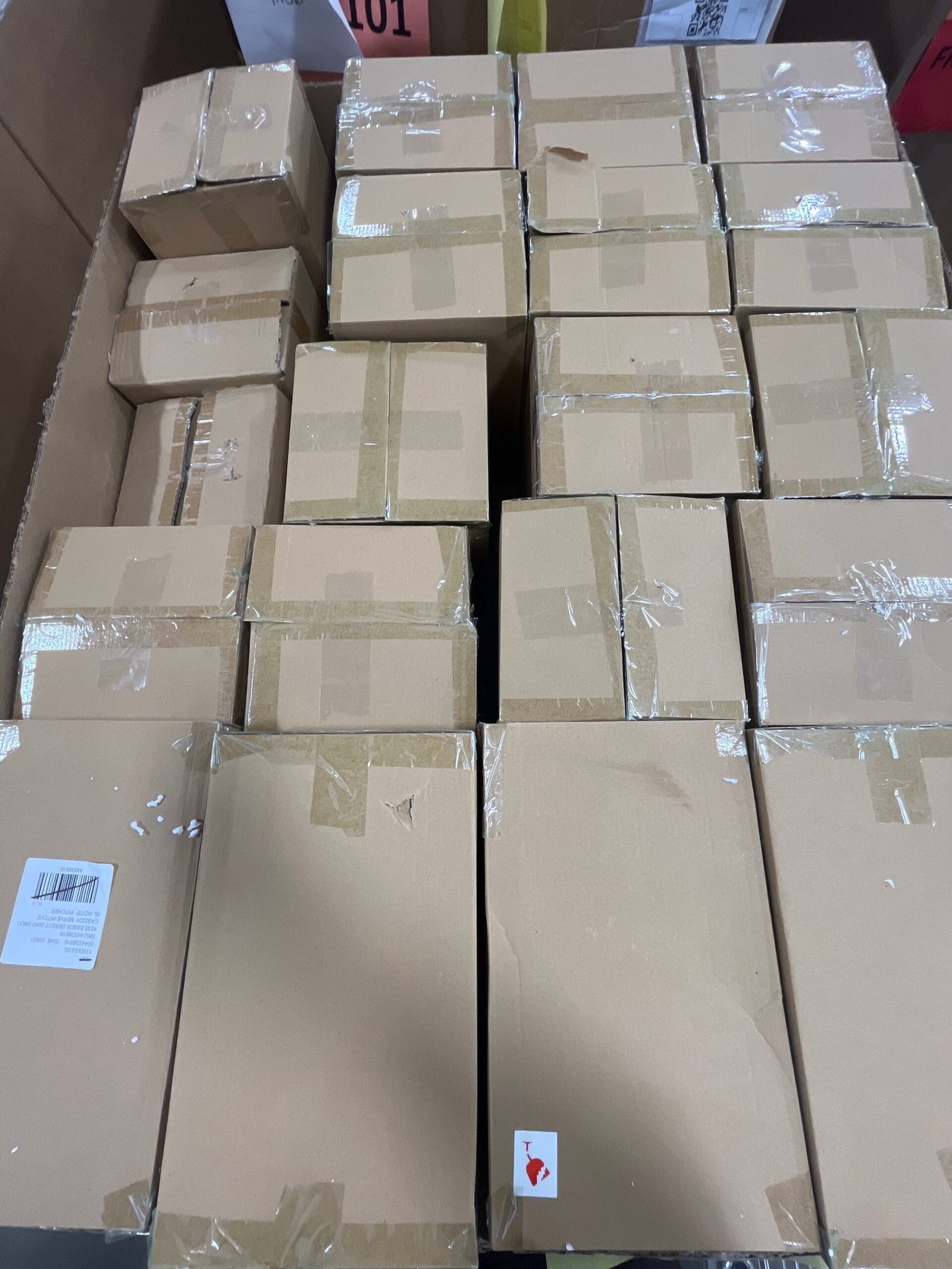 Wholesale White Vases Pallet