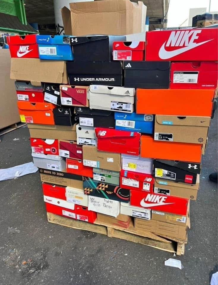 Pallet of Sneakers: 250 Pairs for Resale