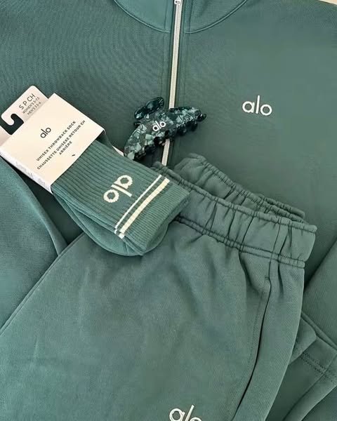 Alo Yoga Pallets - Image 3