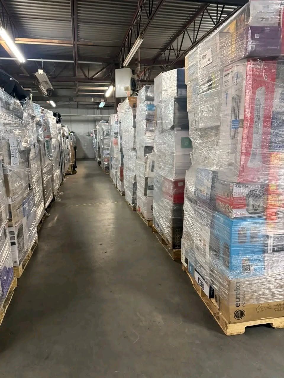 Electronics and small appliances pallets