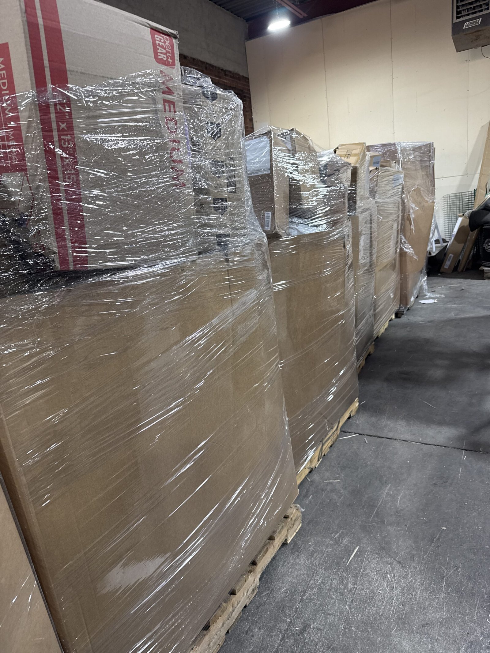 Amazon Mediums Truckload: 24-28 Pallets of Mixed General Merchandise