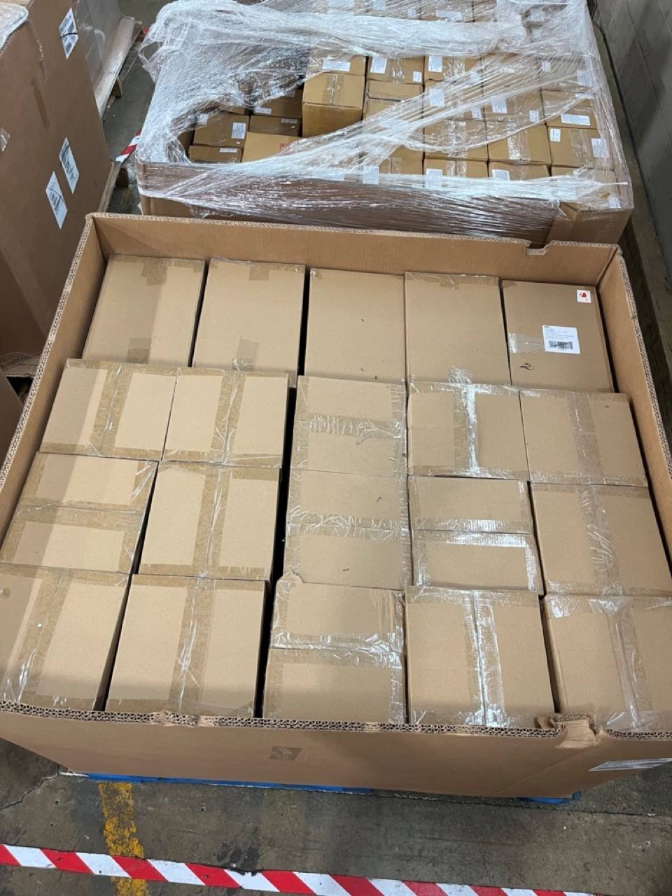 Large White Floral Vases Pallet
