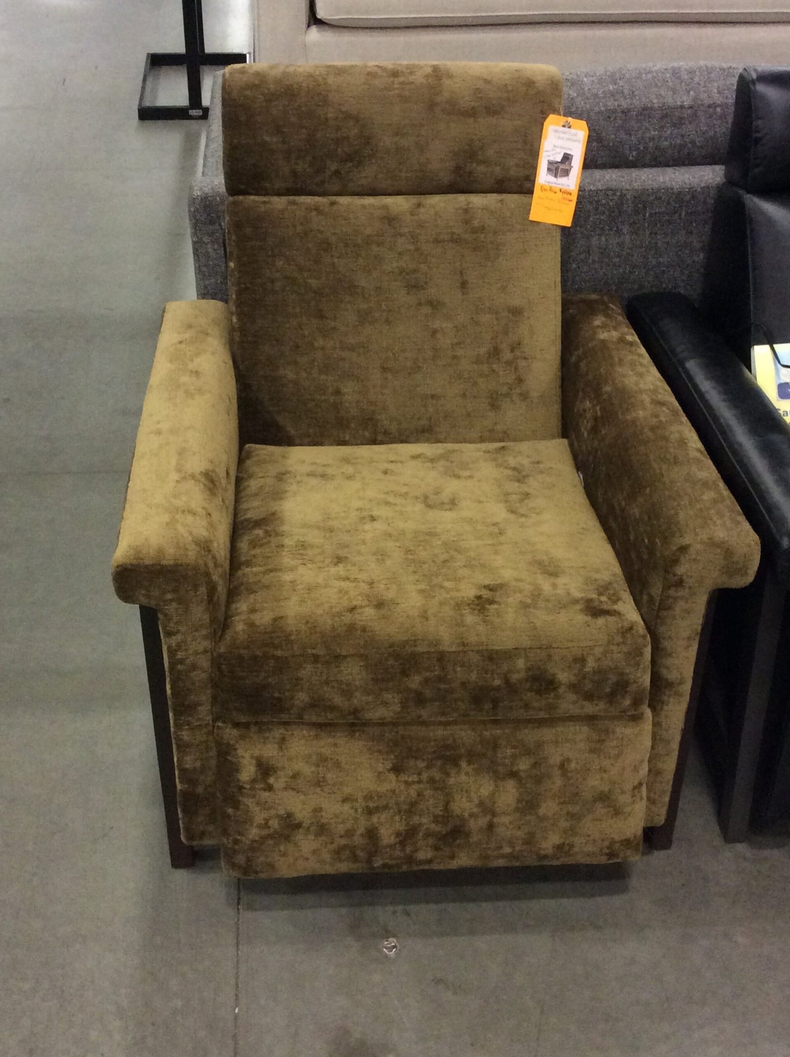 Mitchell Gold Bob Williams Electric Recliner Pallet