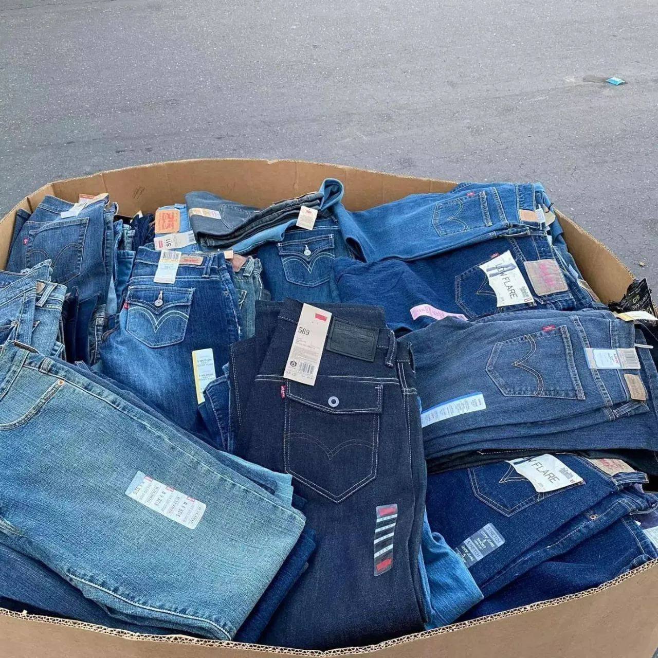 Levi’s Jean Pallet