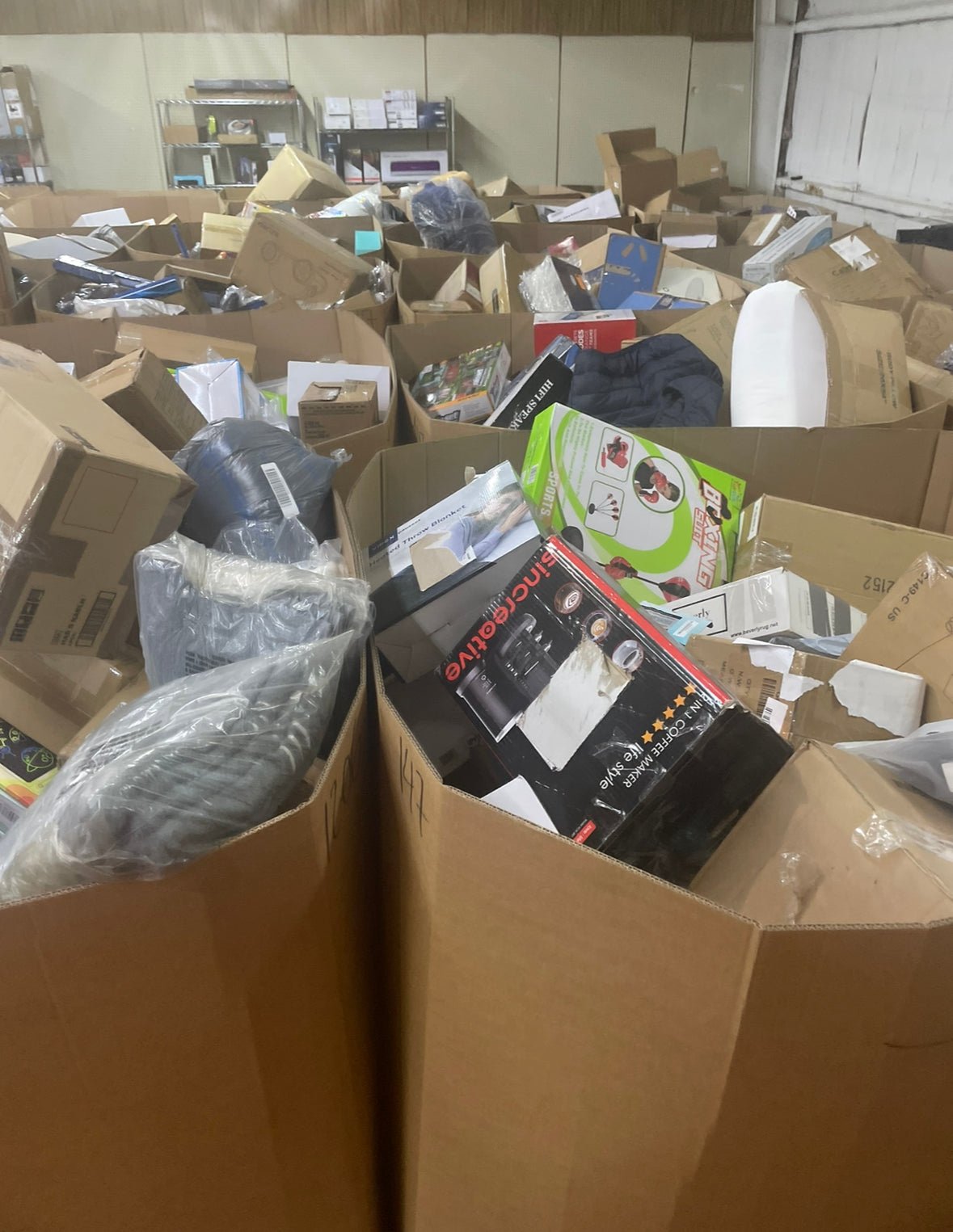 Walmart Smalls Truckload: 24-Pallet Load of Small-Item Customer Returns