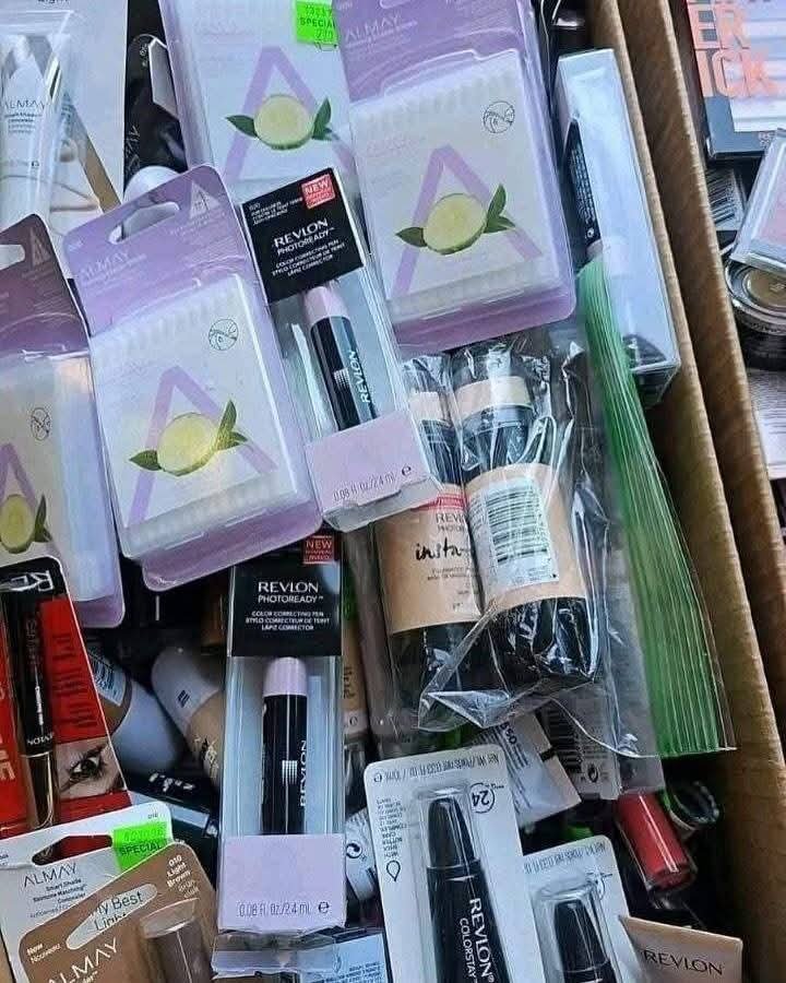 Makeup and cosmetics Pallet - Image 2