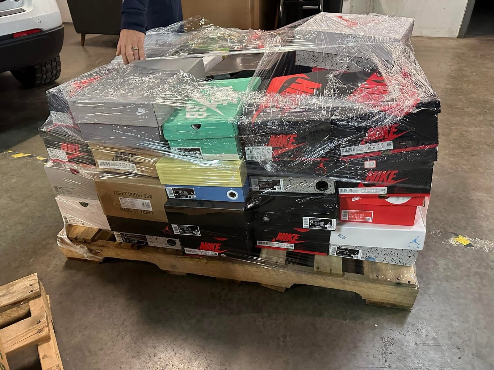 Wholesale Sneakers Pallet: Mixed Brand Footwear Lot for Resale (100-120)