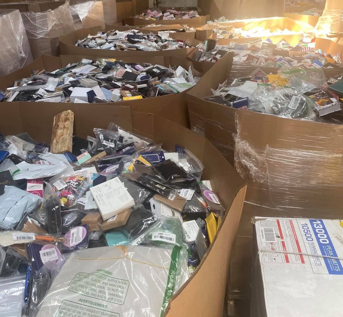 Amazon Jewelry Pallet: 8,000-10,000 Mixed Fashion Accessory Pieces
