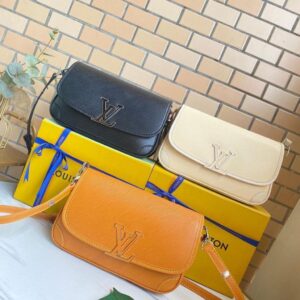 Wholesale Handbags Pallet: 100 Assorted Bags (Coach, MK, Kate Spade Mix)