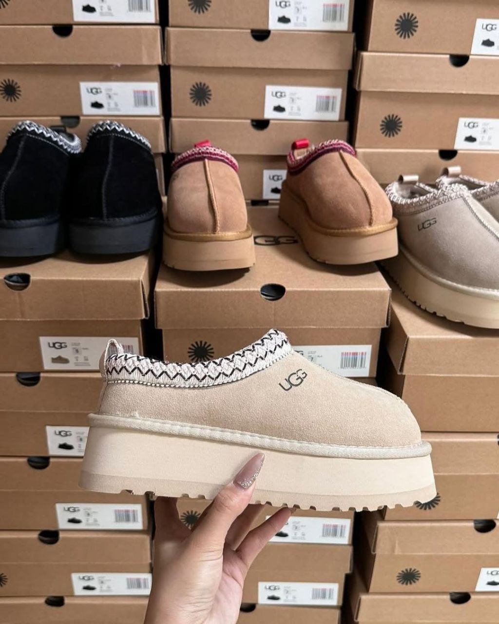 UGG Boots Liquidation Pallet (60-120 Pairs) Wholesale