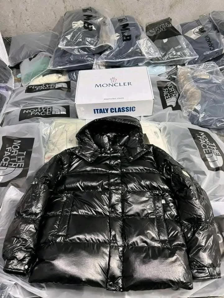Moncler Jacket Pallets: 350+ Pieces, Save Big