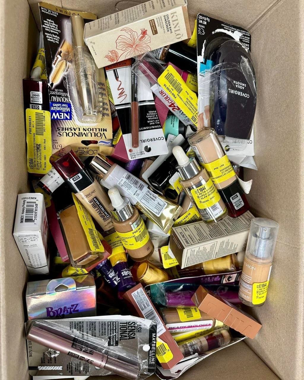 200-Unit Mixed Cosmetics Pallet (Wholesale Beauty Lot)