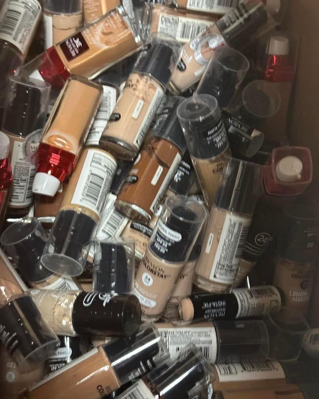 100-Unit Mixed Cosmetic Pallet: Brand-Name Makeup & Beauty Lot