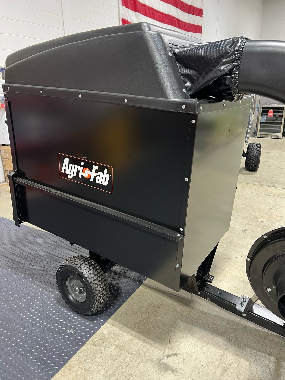Agri-Fab Mow-N-Vac 32 Cu Ft Lawn Vacuum (Model 45-0577): Single Unit